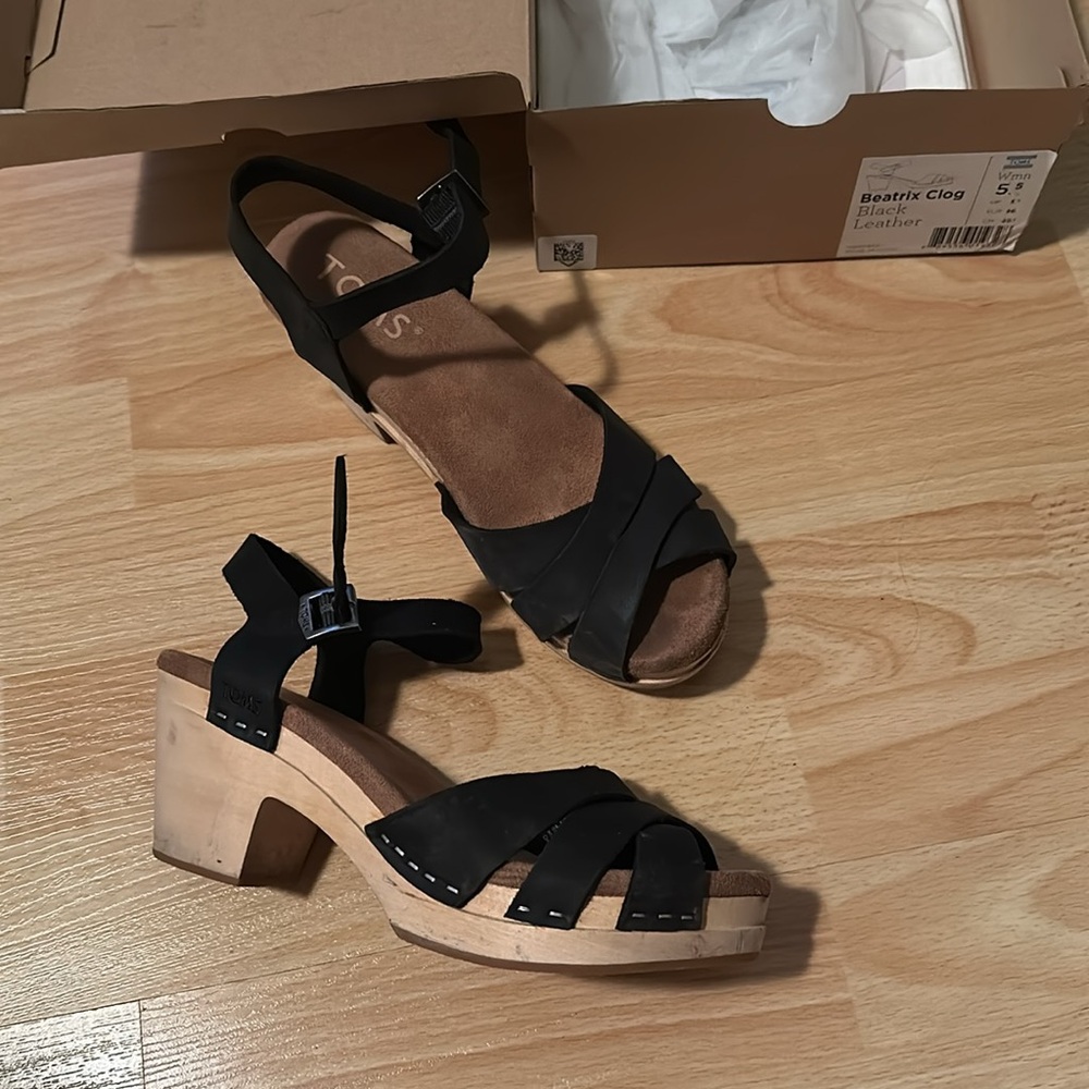 TOMS Black Beatrix Clog Sandals - Picture 3 of 8